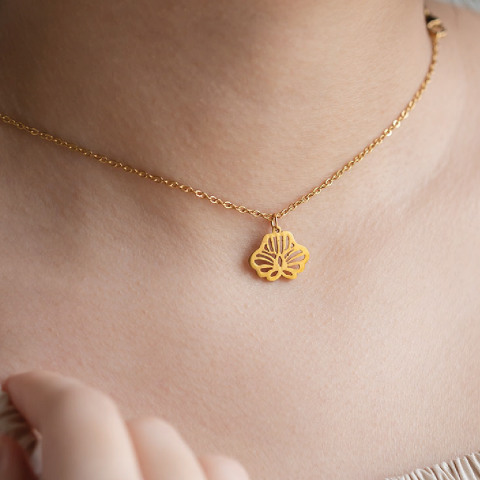 SWEET PEA APRIL BIRTHFLOWER NECKLACE